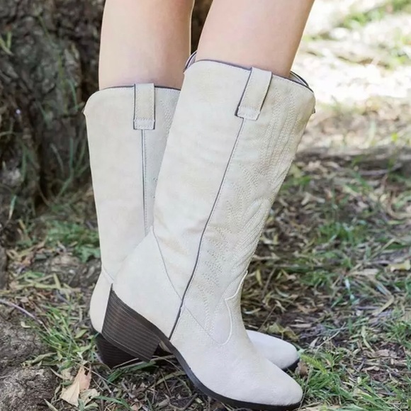 White Western Cowboy 🤠 Boot - Picture 2 of 4